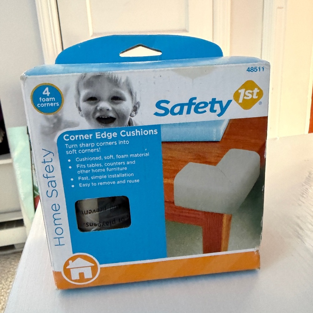 Outlet plugs & Safety 1st Corner Edge Cushions